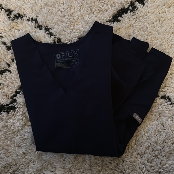 Figs navy scrub top, XS - Picture 4 of 6
